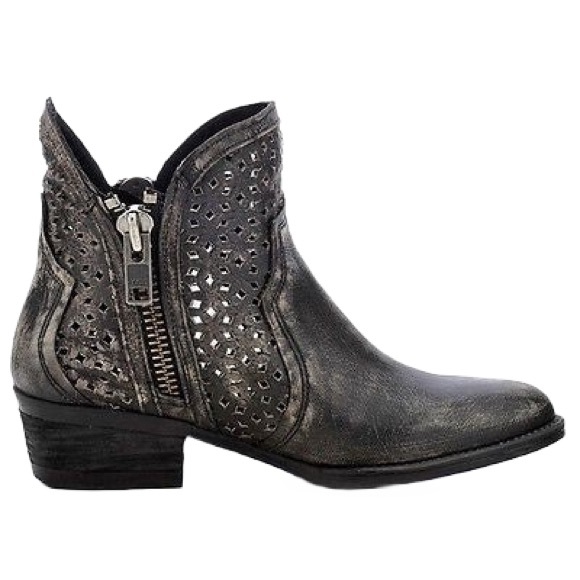Circle G Shoes - Circle G Women's Western Black Leather Cutout Ankle Boots sz 8